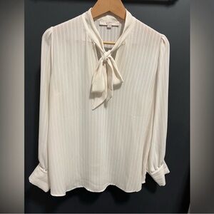 LOFT cream bow blouse size medium petite